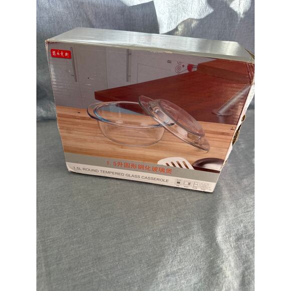 Small Round Glass Casserole Dish with lid- Microwave and Oven Safe - Picture 4 of 6